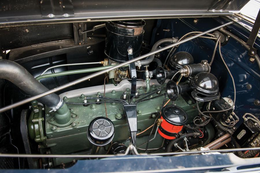 Моторный отсек Packard 120 Station Wagon by Hercules (1901-1493) 1941 года  (фото 14 из 27)